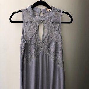 Highneck lace dress
